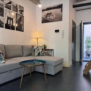 Modern Cozy With Backyard , Antwerpen België